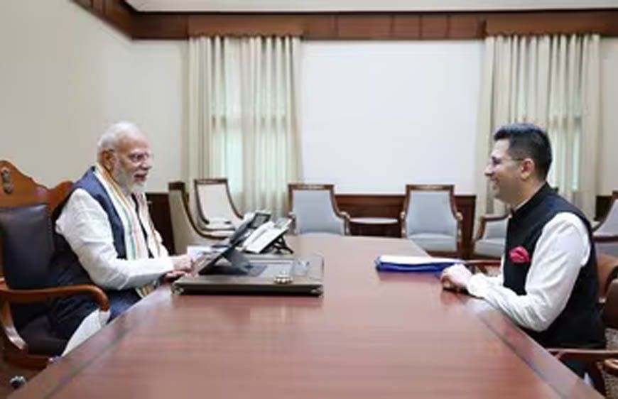PM Modi Raghav Chadha Meeting: सुबह-सुबह पीएम मोदी से मिले AAP सांसद राघव चड्ढा, भेंट किया खास तोहफा; लिखा-'हमेशा याद रखूंगा'