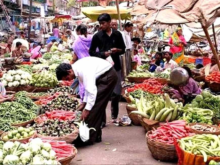 बकाया मंडी राशि नहीं चुकाने वाले सब्जी व्यापारियों पर कार्रवाई, दुकानें की गईं सील