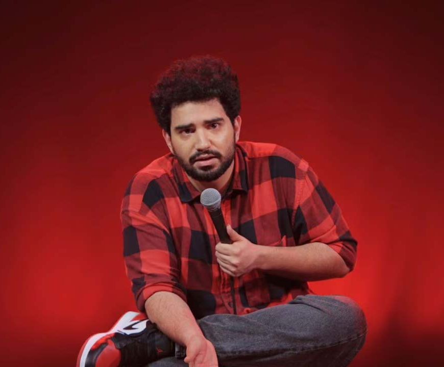 असम बाढ़ पीड़ितों की मदद को समय रैना ने दिए 10 लाख, सीएम ने की तारीफ