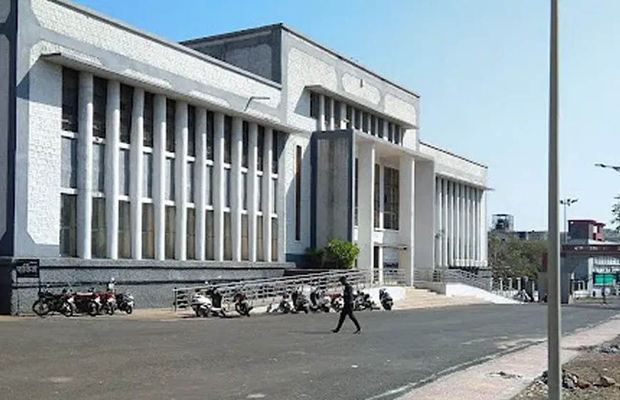 SC कोटे से प्रोफेसर बने, सत्यापन में जाति प्रमाण पत्र फर्जी निकला; सागर यूनिवर्सिटी के डीन निलंबित