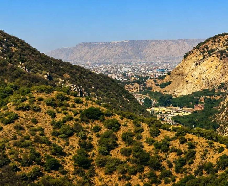 उदयपुर की अरावली पर अवैध निर्माण का खुलासा, 160 में 144 निजी प्रोजेक्ट