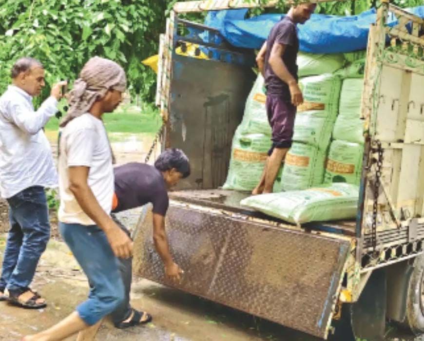 सवाई माधोपुर से MP जा रही थी DAP की खेप, 100 कट्टे खाद के साथ पिकअप पकड़ी