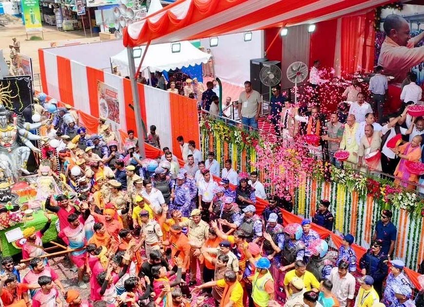 कांवड़ यात्रा हुई हाईटेक : योगी सरकार में शिवभक्तों को एक क्लिक पर हर सुविधा