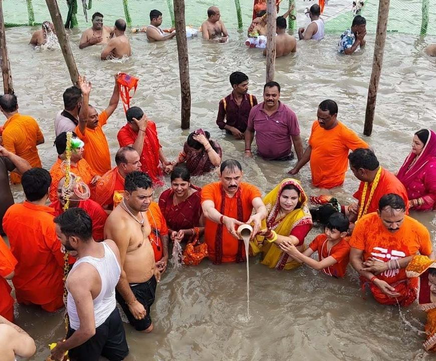 सावन की भक्ति में लीन हुए स्वास्थ्य मंत्री श्याम बिहारी जायसवाल, बाबा बैद्यनाथ और बासुकिनाथ के दरबार में टेका माथा