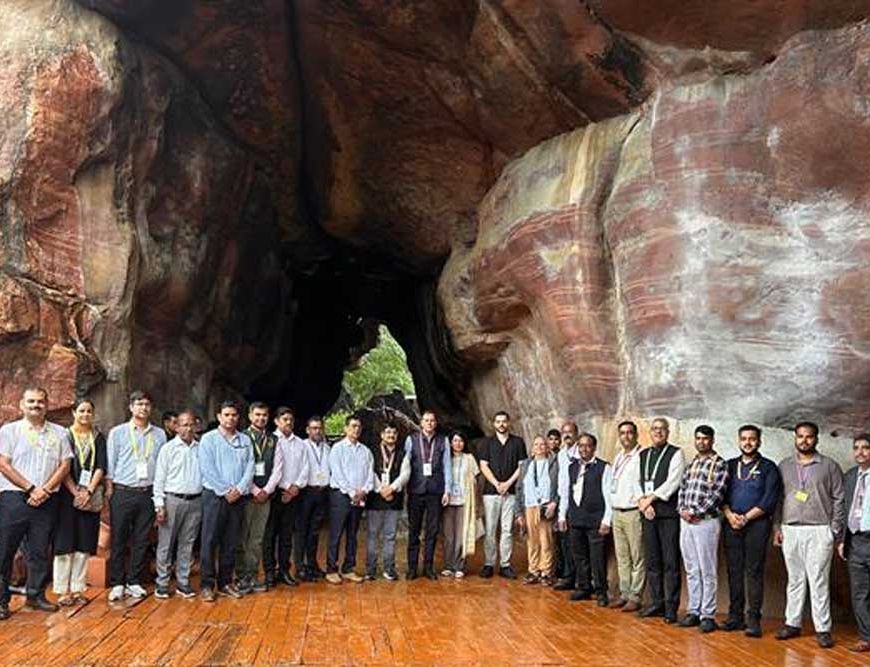 भीमबेटका में ब्रिक्स डेलीगेट्स ने जानी मानव और प्रकृति की हजारों साल पुराने रिश्तों की गाथा