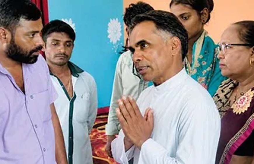 लखनऊ में चारागाह की जमीन पर बना चर्च, धर्मांतरण के आरोप में पादरी-पत्नी समेत 5 हिरासत में