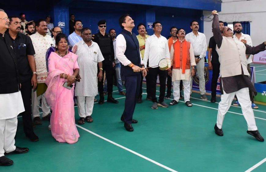 रायपुर : विधानसभा अध्यक्ष डॉ. रमन सिंह और उप मुख्यमंत्री अरुण साव ने 25वीं छत्तीसगढ़ स्टेट जूनियर रैंकिंग बैडमिंटन टूर्नामेंट का किया शुभारंभ