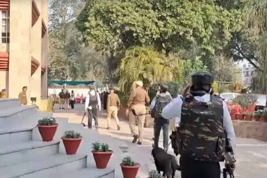 चंडीगढ़ के 4 स्कूलों को बम से उड़ाने की धमकी, पुलिस और डॉग स्क्वाड ने संभाला मोर्चा