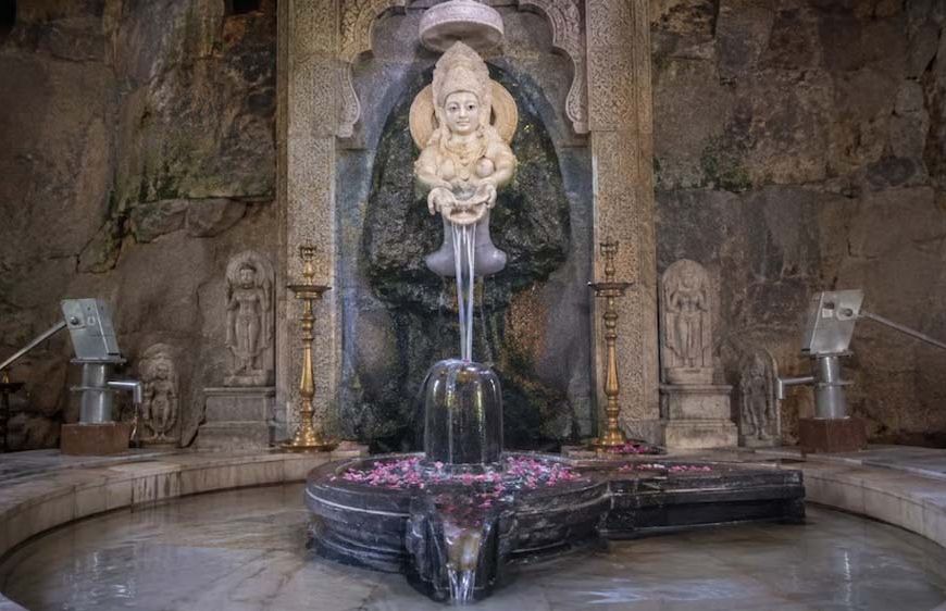 झारखंड के इस मंदिर में 24 घंटे होता है शिवलिंग का जलाभिषेक, रहस्य आज भी बरकरार