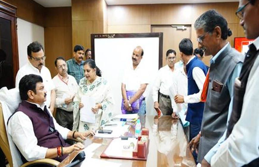 खाद्य मंत्री राजपूत ने मंत्रालय में सुनीं आमजन की समस्याएं
