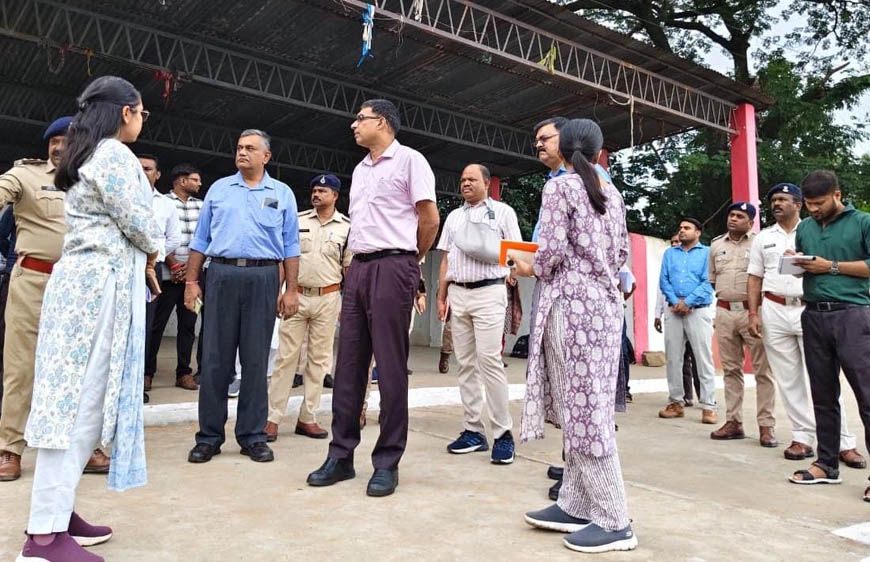स्वतंत्रता दिवस समारोह की तैयारियां समय-सीमा में करें पूर्ण- कलेक्टर झा