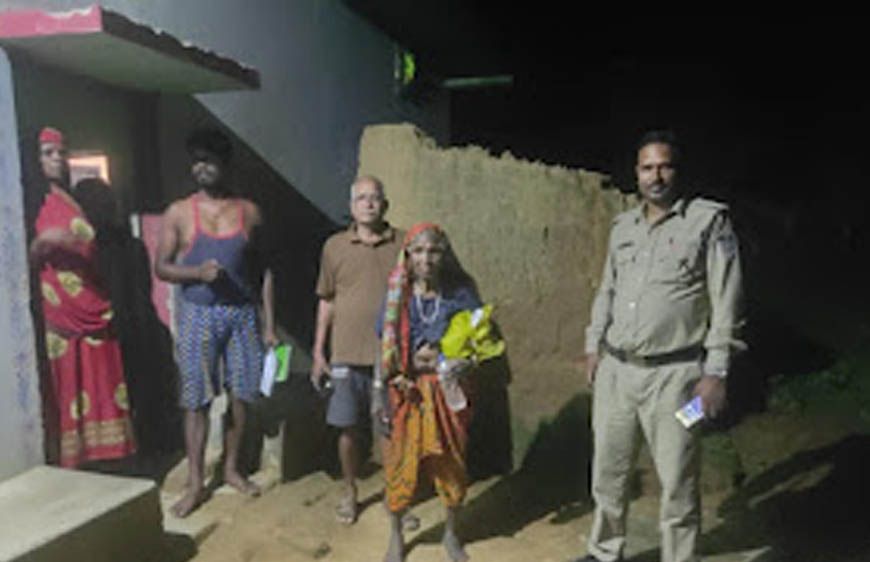 दो दिनों से भटक रही 70 वर्षीय बुजुर्ग महिला को पुलिस ने सुरक्षित घर पहुंचाया