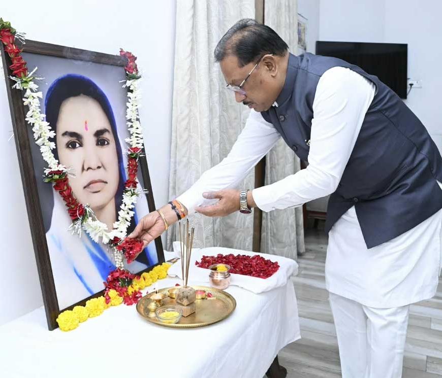 मुख्यमंत्री  साय ने छत्तीसगढ़ की प्रथम महिला सांसद और समाज सेविका मिनीमाता जी की पुण्यतिथि पर किया नमन