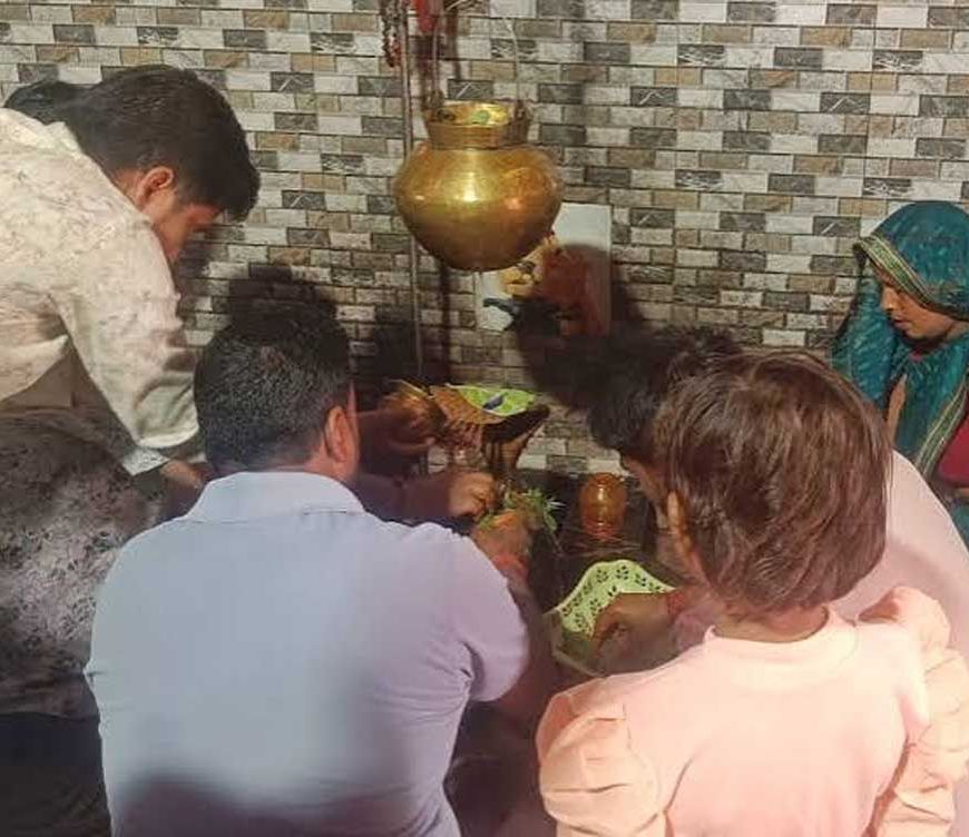 हर-हर महादेव के जयघोष से गूंजे शिवालय, बारिश में भी भक्ति की बयार