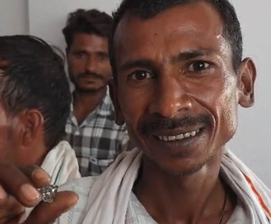 पन्ना की खदान में चमका 16.96 कैरेट का हीरा, बारिश के पानी में मिला ₹50 लाख का जेम क्वालिटी डायमंड