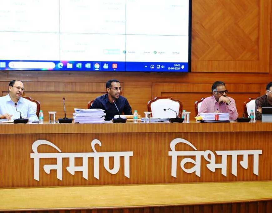 लोक निर्माण विभाग के सचिव ने सड़क एवं भवन निर्माण कार्यों की प्रगति की समीक्षा की