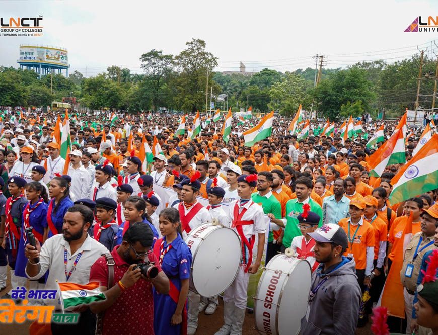 एलएनसीटी ग्रुप ने निकाली भव्य 'वंदे भारत तिरंगा यात्रा', 7,000 से अधिक विद्यार्थियों ने देशभक्ति के रंगों से भोपाल को सराबोर किया