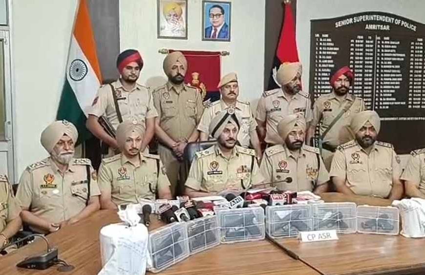 अमृतसर में बड़ी कार्रवाई, 7 पिस्तौल और 2.03 किलो हेरोइन के साथ 5 आरोपी गिरफ्तार