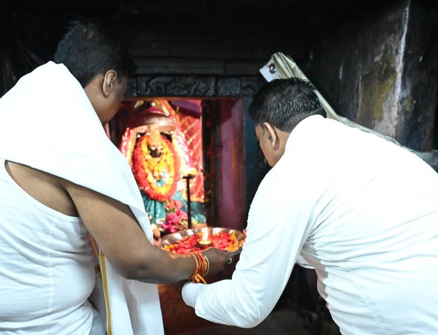 तिरंगा यात्रा के दूसरे दिवस माँ दंतेश्वरी की पूजा-अर्चना कर उप मुख्यमंत्री एवं वन मंत्री ने किया यात्रा का शुभारंभ