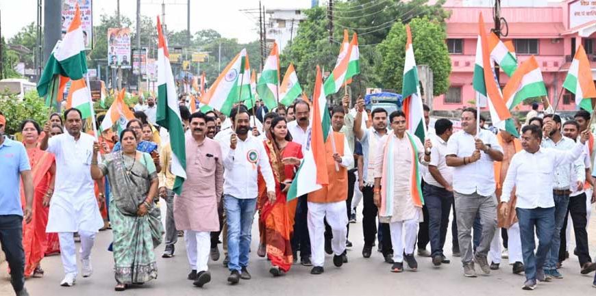 तिरंगा सिर्फ एक कपड़ा नहीं, हमारी संप्रभुता का प्रतीक, शहीदों के बलिदान को रखें अमर-राजस्व मंत्री टंक राम वर्मा