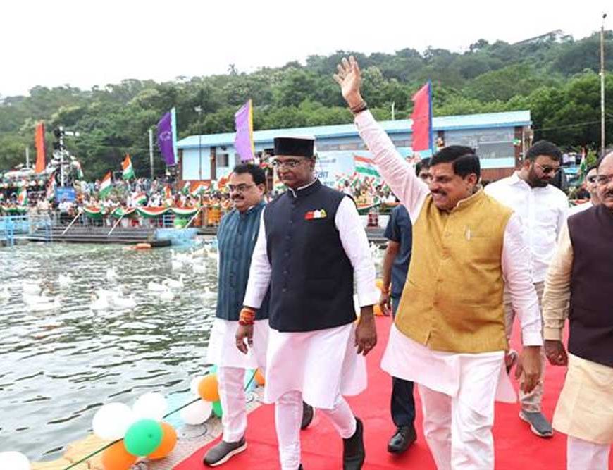 बड़े तालाब में तिरंगा नौका यात्रा निकालकर प्रदेश ने रचा नया कीर्तिमान : मुख्यमंत्री डॉ. यादव