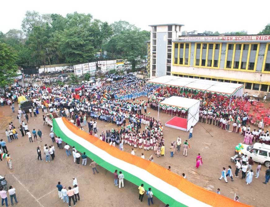 करीब 200 फीट लंबे तिरंगे के साथ उमड़ा जनसैलाब, वित्त मंत्री  ओ.पी. चौधरी हुए शामिल