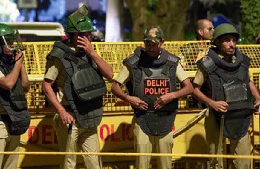 दिल्ली में 15 अगस्त से पहले हड़कंप! हाईकोर्ट, मेट्रो और IGI एयरपोर्ट को बम से उड़ाने की धमकी