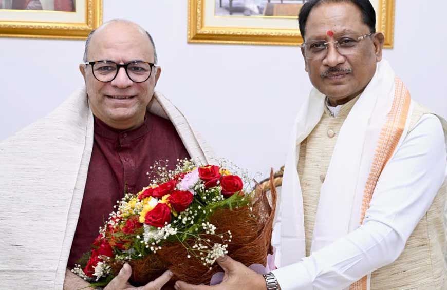 मुख्यमंत्री विष्णुदेव साय से निर्माता-निर्देशक डॉ. चंद्रप्रकाश द्विवेदी ने की सौजन्य मुलाकात