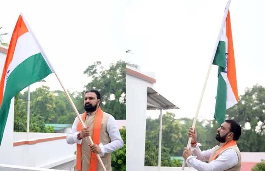 हर घर तिरंगा अभियान में सीएम सम्राट चौधरी ने फहराया तिरंगा, लोगों से की खास अपील