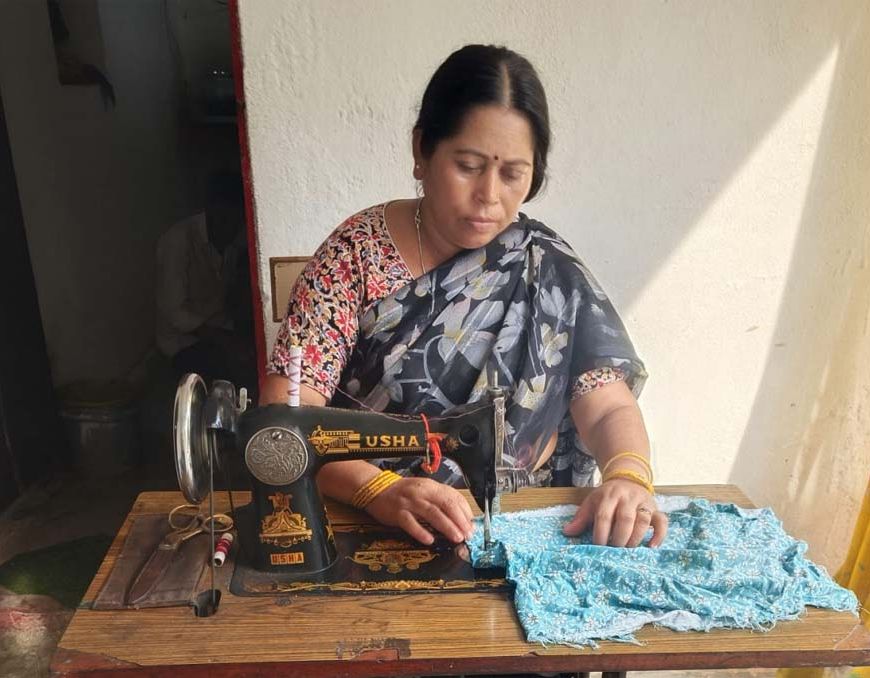 महतारी वंदन योजना: सिलाई मशीन बना आत्मनिर्भरता का साधन