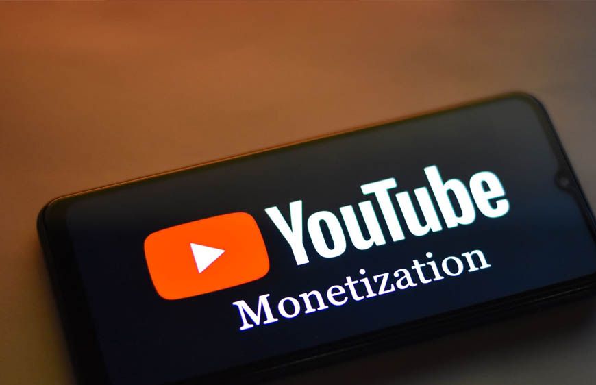 YouTube Monetization पर बड़ा बदलाव! अब कमाई के लिए 8,000 घंटे Watch Time या 2 करोड़ Shorts Views जरूरी