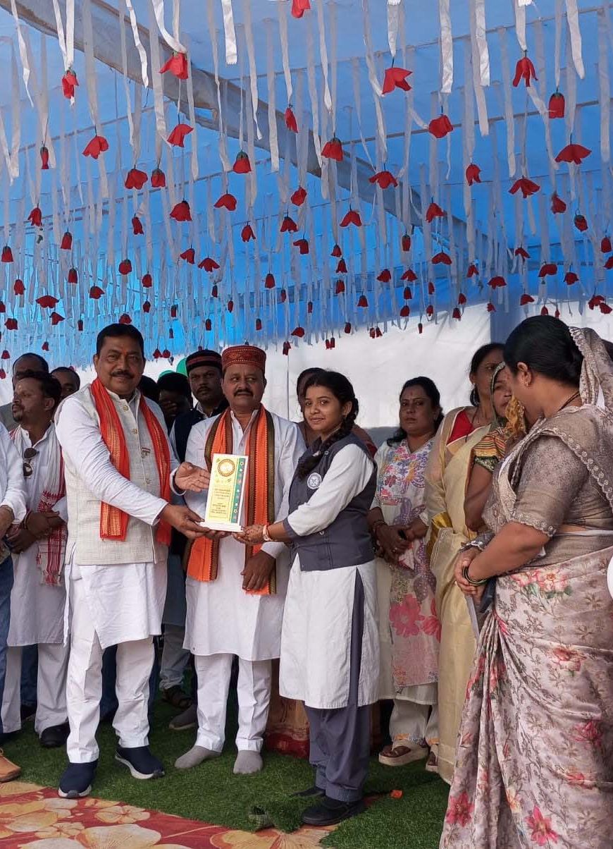 प्रतिभा सम्मान से नई लेदरी में खिला शिक्षा का गौरव, मेधावी छात्राओं को मिला पुरस्कार
