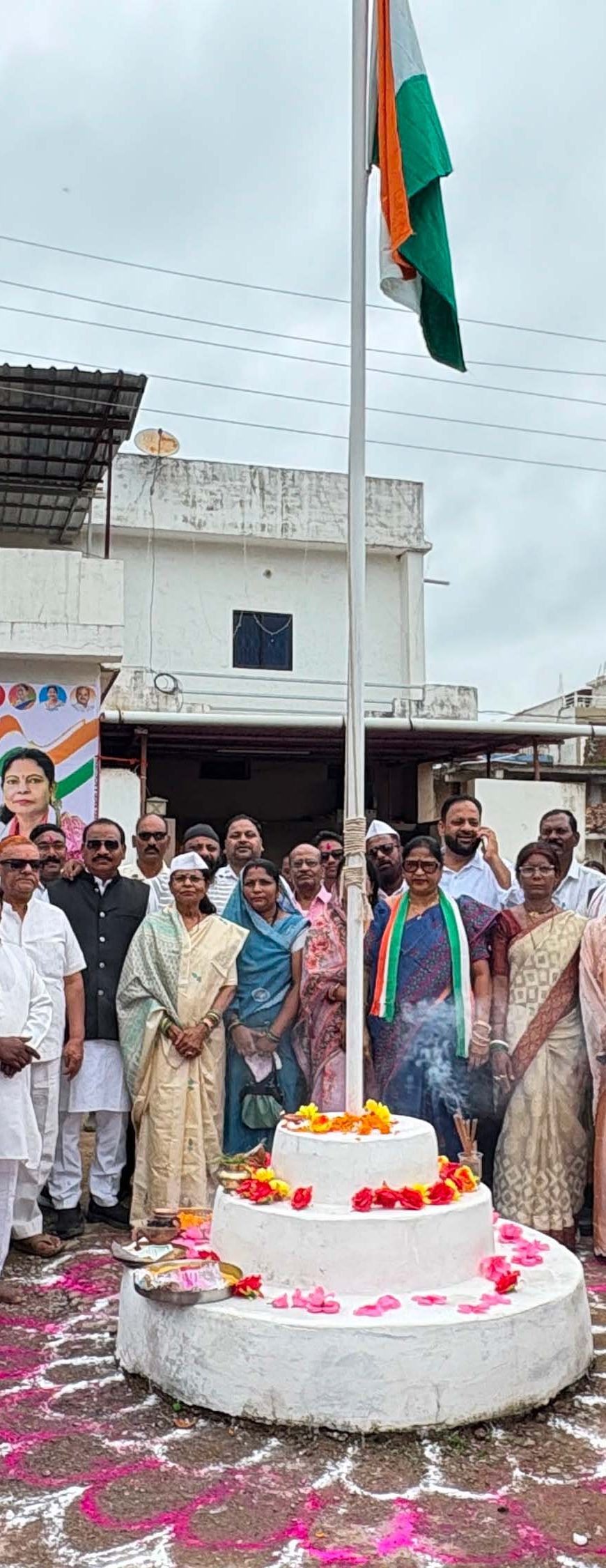 नगरी में विधायक अंबिका मरकाम ने फहराया तिरंगा, एकता और लोकतांत्रिक मूल्यों की रक्षा का लिया संकल्प