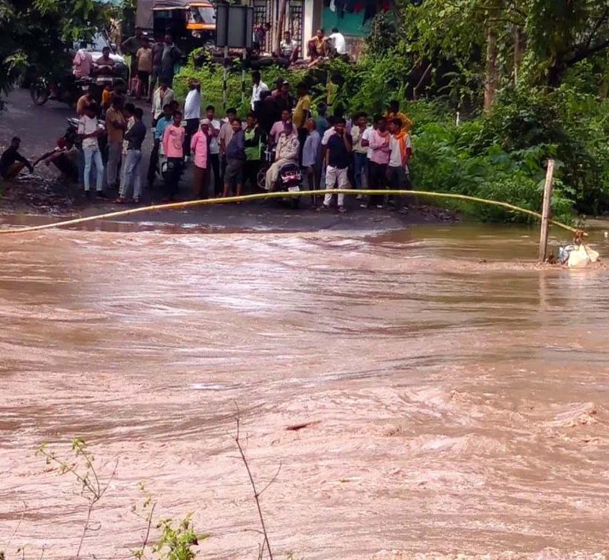 अनूपपुर में भारी बारिश से गिजरी नाला उफना, शहडोल-अमरकंटक मार्ग 12 घंटे से बंद