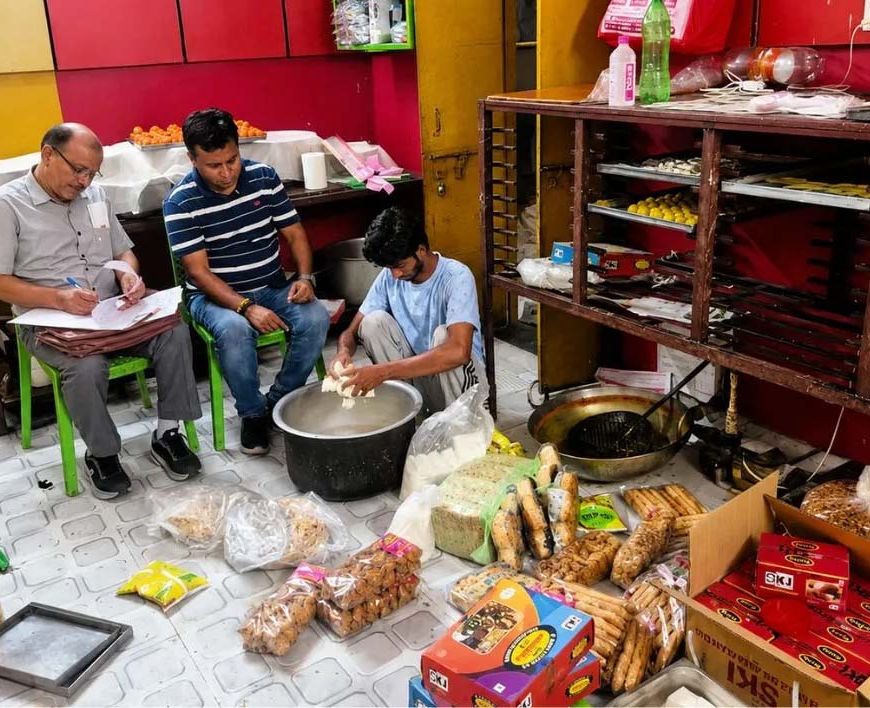 जयपुर में खाद्य विभाग की बड़ी कार्रवाई, 83 किलो एक्सपायर्ड सामान नष्ट