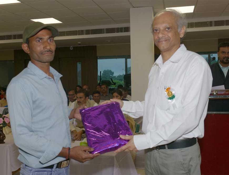 एमबी पावर परिसर में गूंजा राष्ट्रप्रेम, शान से लहराया तिरंगा