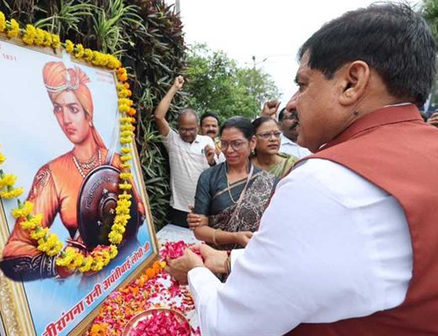 मुख्यमंत्री डॉ. यादव ने वीरांगना रानी अवंती बाई लोधी की प्रतिमा पर अर्पित की पुष्पांजलि