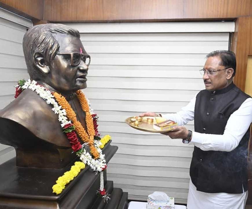 अटल जी के संकल्प और दूरदर्शी नेतृत्व ने छत्तीसगढ़ को दी नई पहचान, सुशासन और अंत्योदय की राह पर आगे बढ़ रहा प्रदेश : मुख्यमंत्री  साय