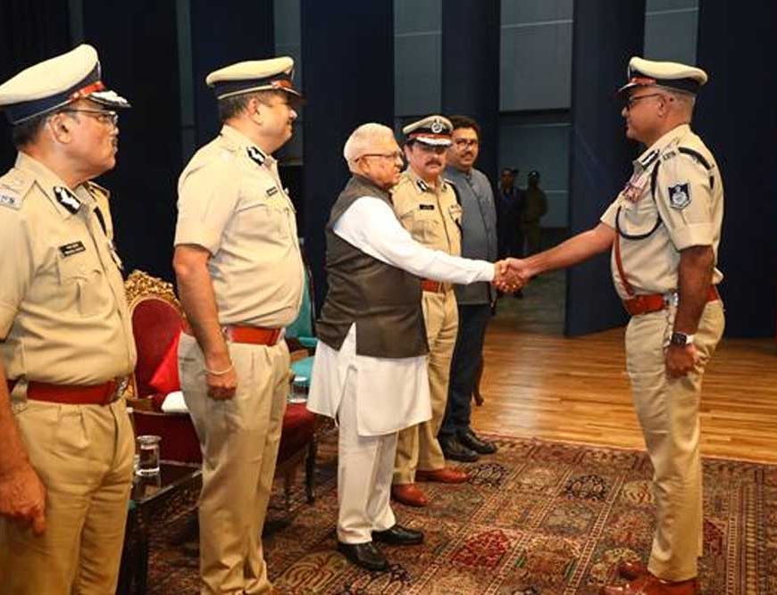 पदक उत्कृष्ट सेवाओं की पहचान और भावी जिम्मेदारियों का प्रतीक : राज्यपाल  पटेल