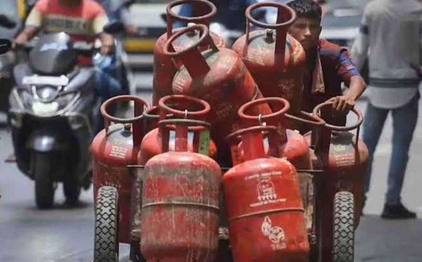 एलपीजी संकट से निपटने के लिए मोदी सरकार का बड़ा फैसला, कंपनियों को मिला उत्पादन लक्ष्य