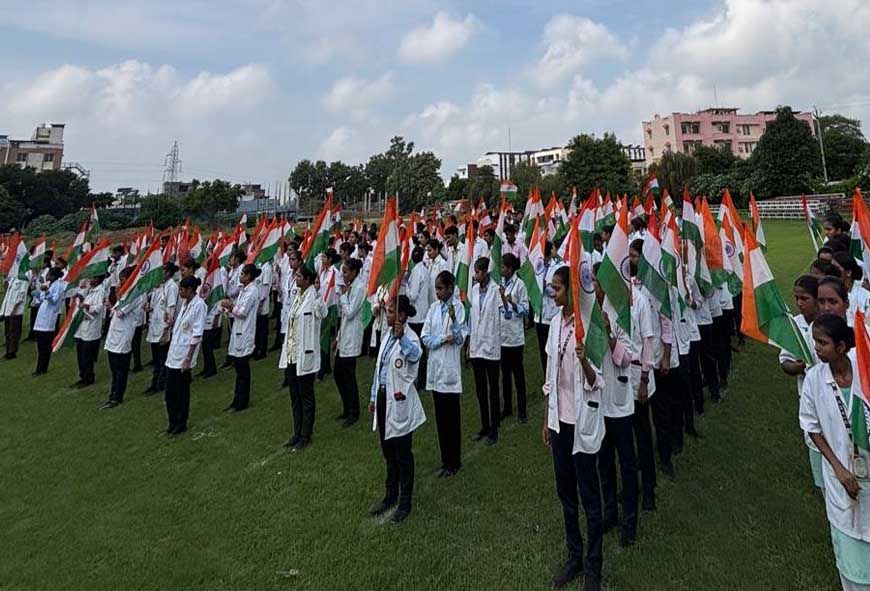 बोरा ग्रुप में हर्षोल्लास के साथ मनाया गया 80वां स्वतंत्रता दिवस, नर्सिंग छात्र - छात्राओं ने निकाली तिरंगा यात्रा