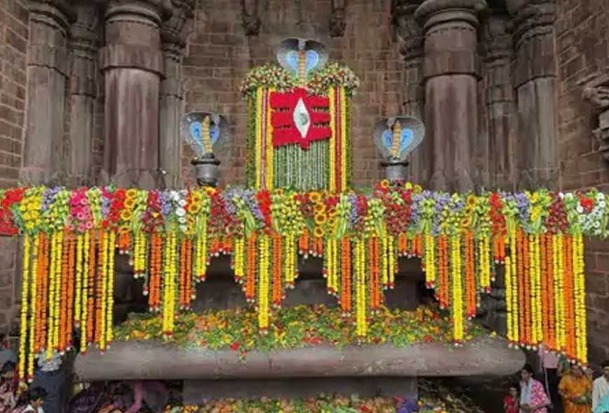 सावन सोमवार-नागपंचमी का दुर्लभ संयोग, भोजपुर में नागेश्वर स्वरूप में सजे महादेव; उज्जैन में 6 लाख भक्तों ने किए दर्शन