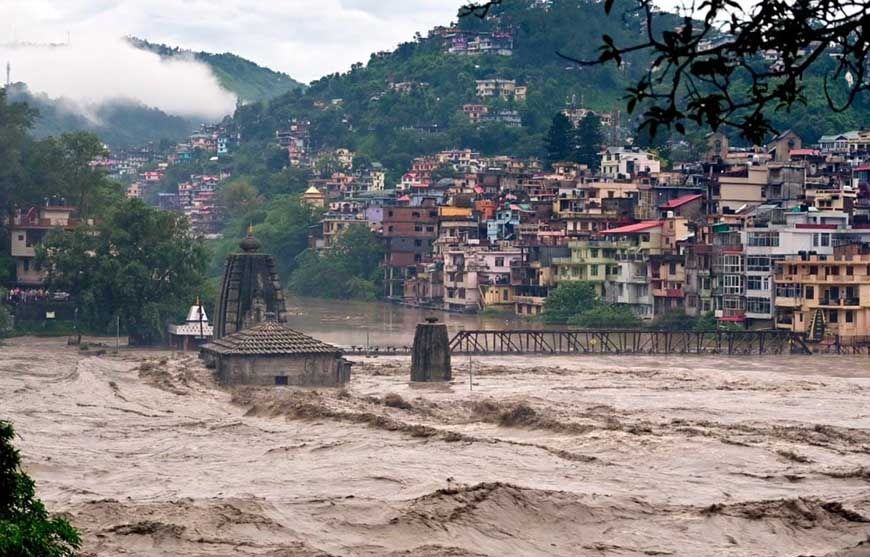 Uttarakhand Weather: उत्तराखंड में भारी बारिश का दौर जारी, आज ऑरेंज अलर्ट; कई जिलों में बिगड़े हालात