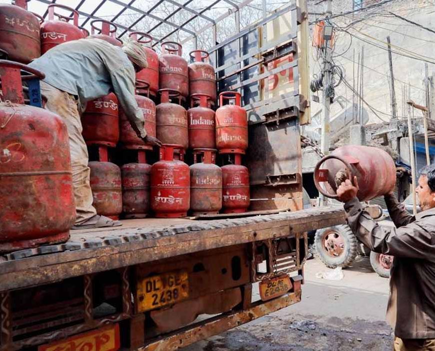 LPG e-KYC की डेडलाइन करीब, 6 दिन में नहीं कराया तो रुक सकती है गैस बुकिंग