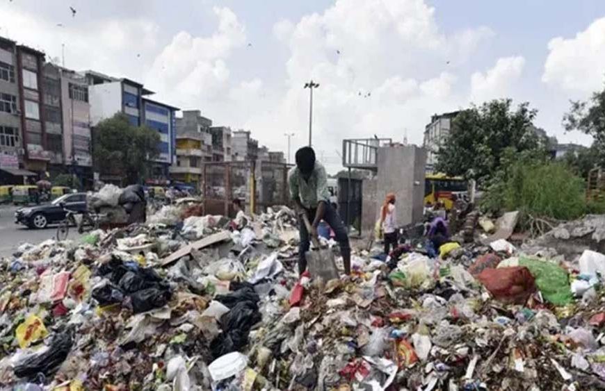 हरियाणा में सफाई कर्मचारियों की हड़ताल से सात शहरों में कूड़े का संकट गहराया
