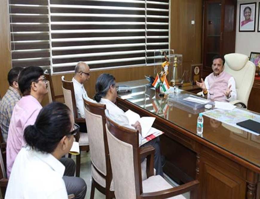 विशेषज्ञों की भर्ती प्रक्रिया शीघ्र करें पूर्ण: उप मुख्यमंत्री  शुक्ल