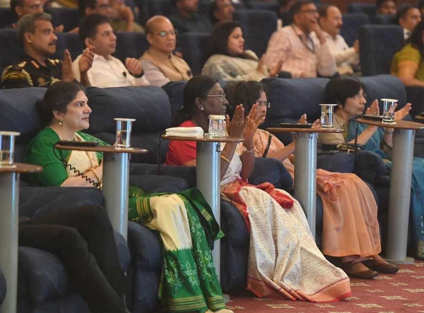 राष्ट्रपति भवन में गूंजी धमतरी के मांदर की थाप