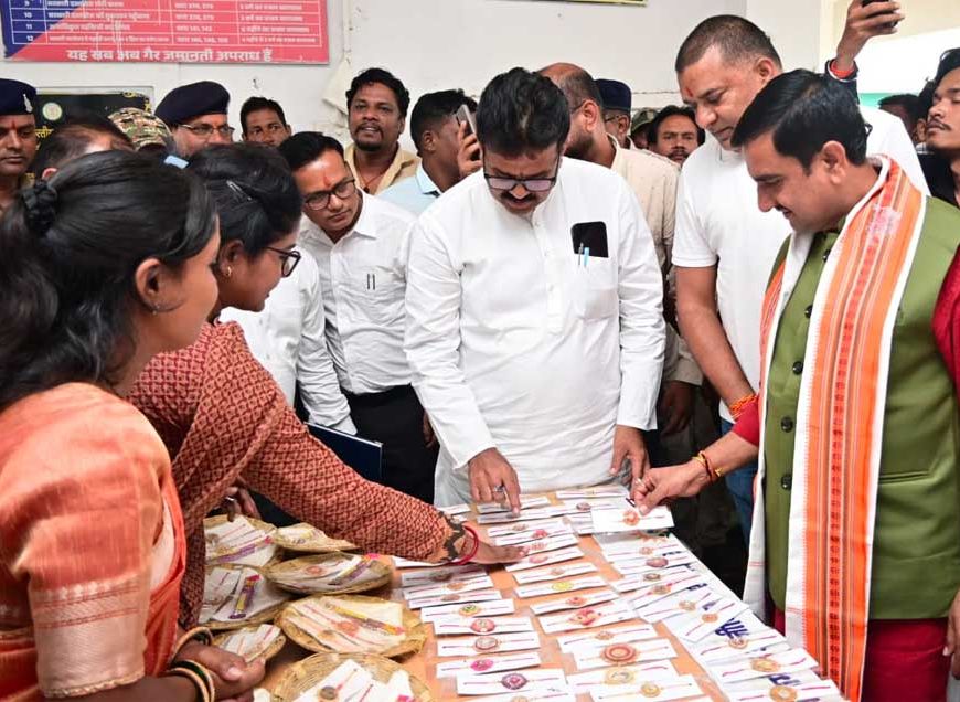 विष्णुभोग की खुशबू और बहनों के हुनर से सजी खास राखी