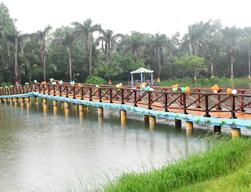 बिलासा ताल में बना आकर्षक वुडन ब्रिज, पर्यटन सुविधाओं को मिला नया आयाम