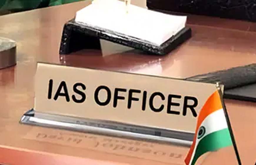 यूपी में बड़े प्रशासनिक फेरबदल की तैयारी, खराब प्रदर्शन वाले डीएम पर गिरेगी गाज
